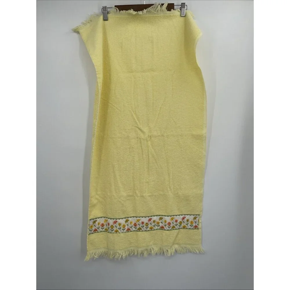 3 Vintage Irregulars Yellow Bath Towels Embroidered Flower Hand Towel Retro